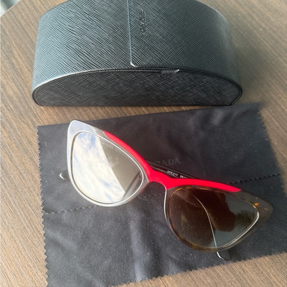 Prada women’s black fox sunglasses - Picture 4 of 5